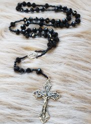 croix et chapelet noir