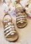 Les chaussures sandales rose pour fille pour un mariage