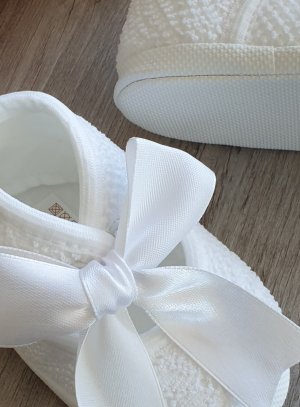 Chaussons baptême fille hiver blanc dentelle fourrés