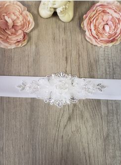 Ceinture cérémonie dentelle perlée et fleurs centrées