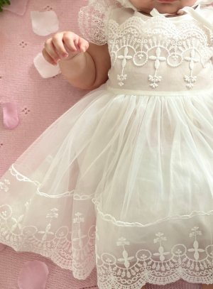 Petite robe vintage pour bébé en voile et dentelle vintage - Ressourcerie  Histoires Sans Fin